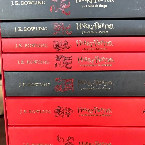 Red and Black Notebook Set. - Harry Potter set - in Spanish - Picture 1 of 8